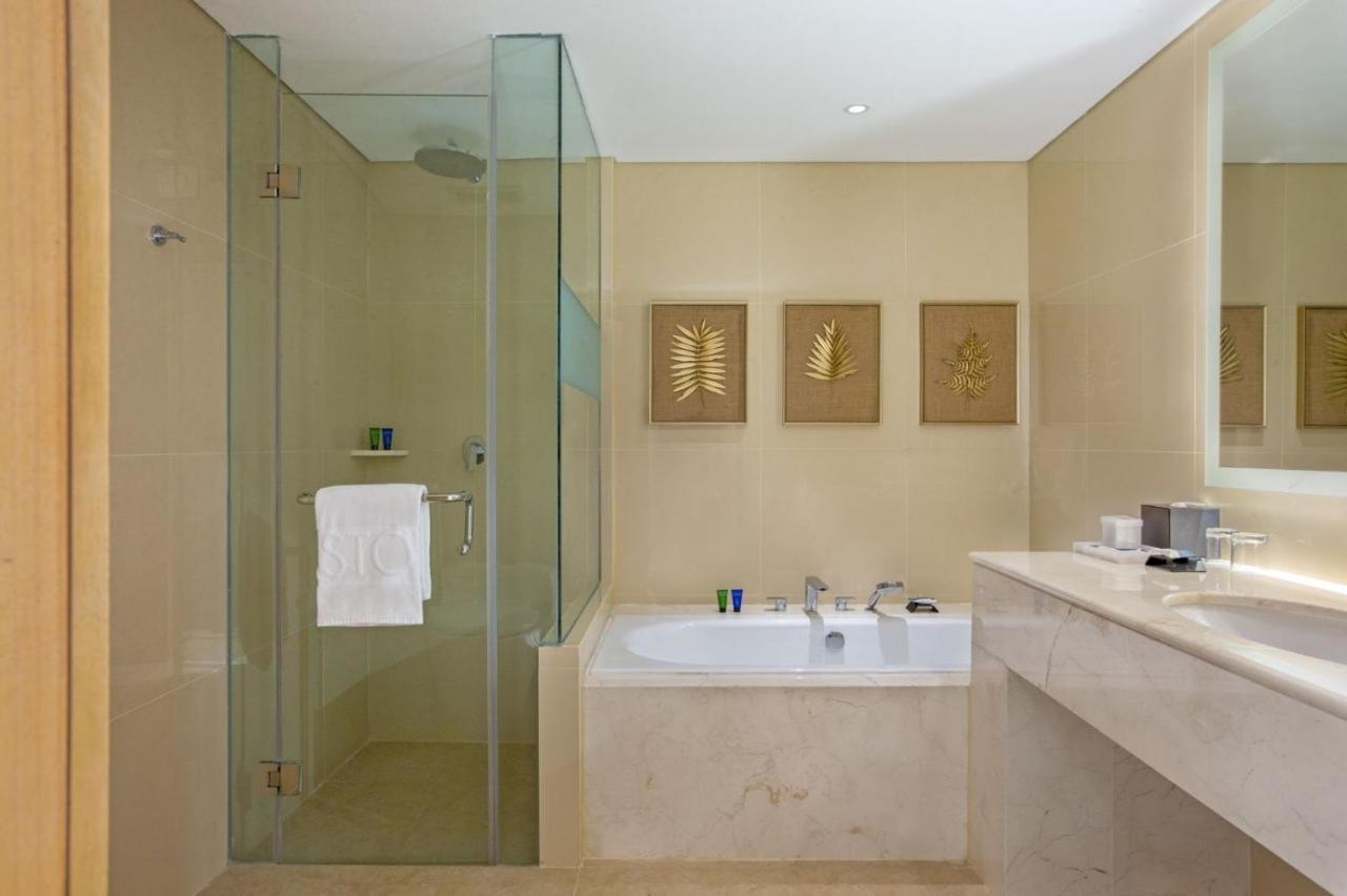 Aston Gresik Hotel & Conference Center מראה חיצוני תמונה