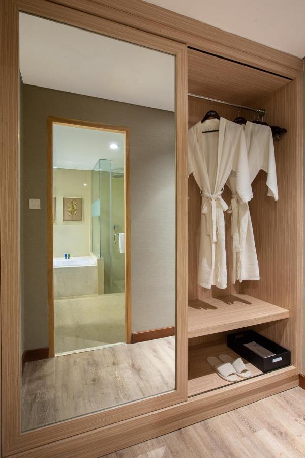Aston Gresik Hotel & Conference Center מראה חיצוני תמונה