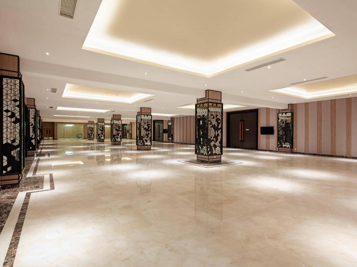 Aston Gresik Hotel & Conference Center מראה חיצוני תמונה
