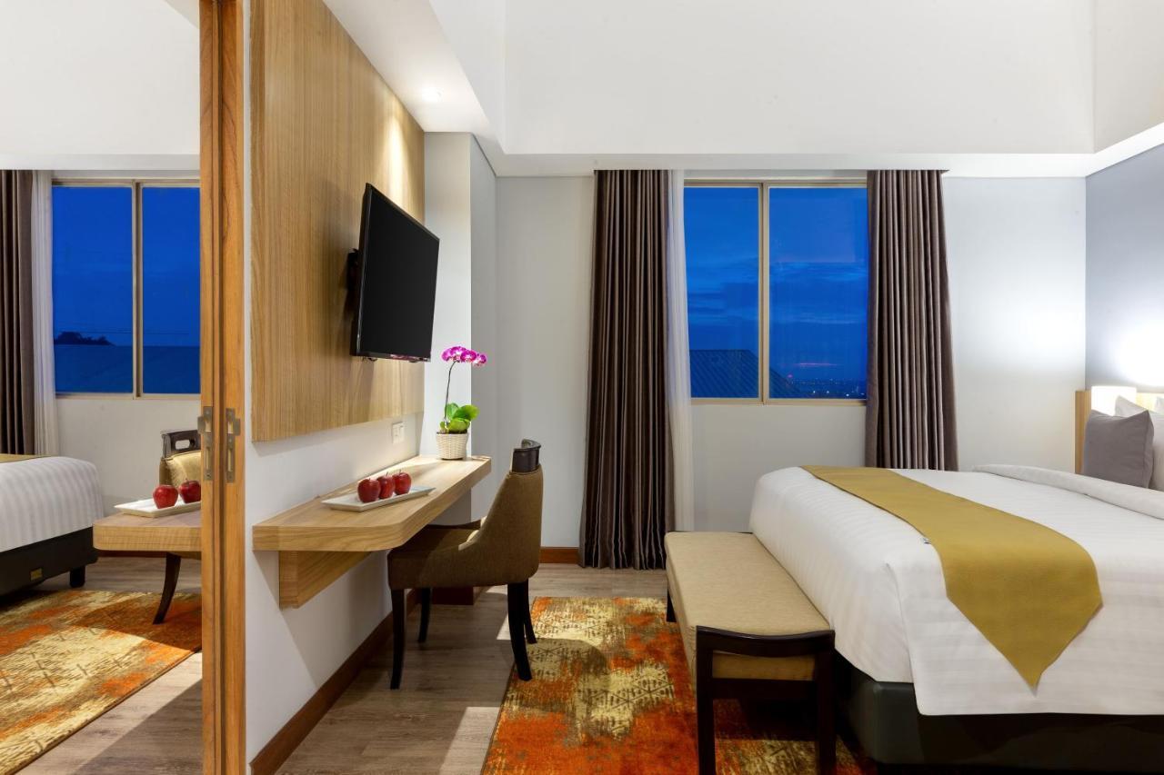 Aston Gresik Hotel & Conference Center מראה חיצוני תמונה