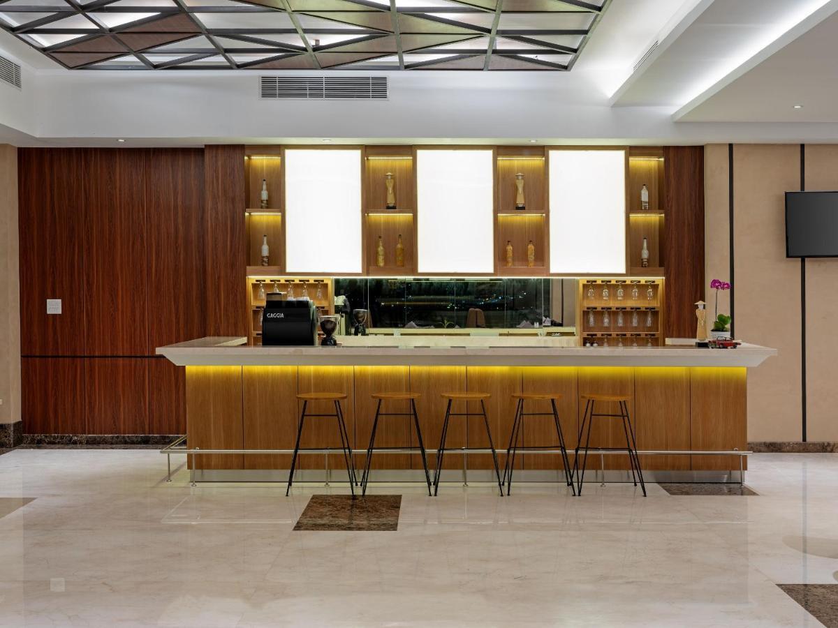 Aston Gresik Hotel & Conference Center מראה חיצוני תמונה